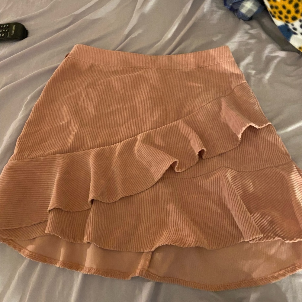 Fashion On Earth pink ruffle skirt in size medium. Worn once.